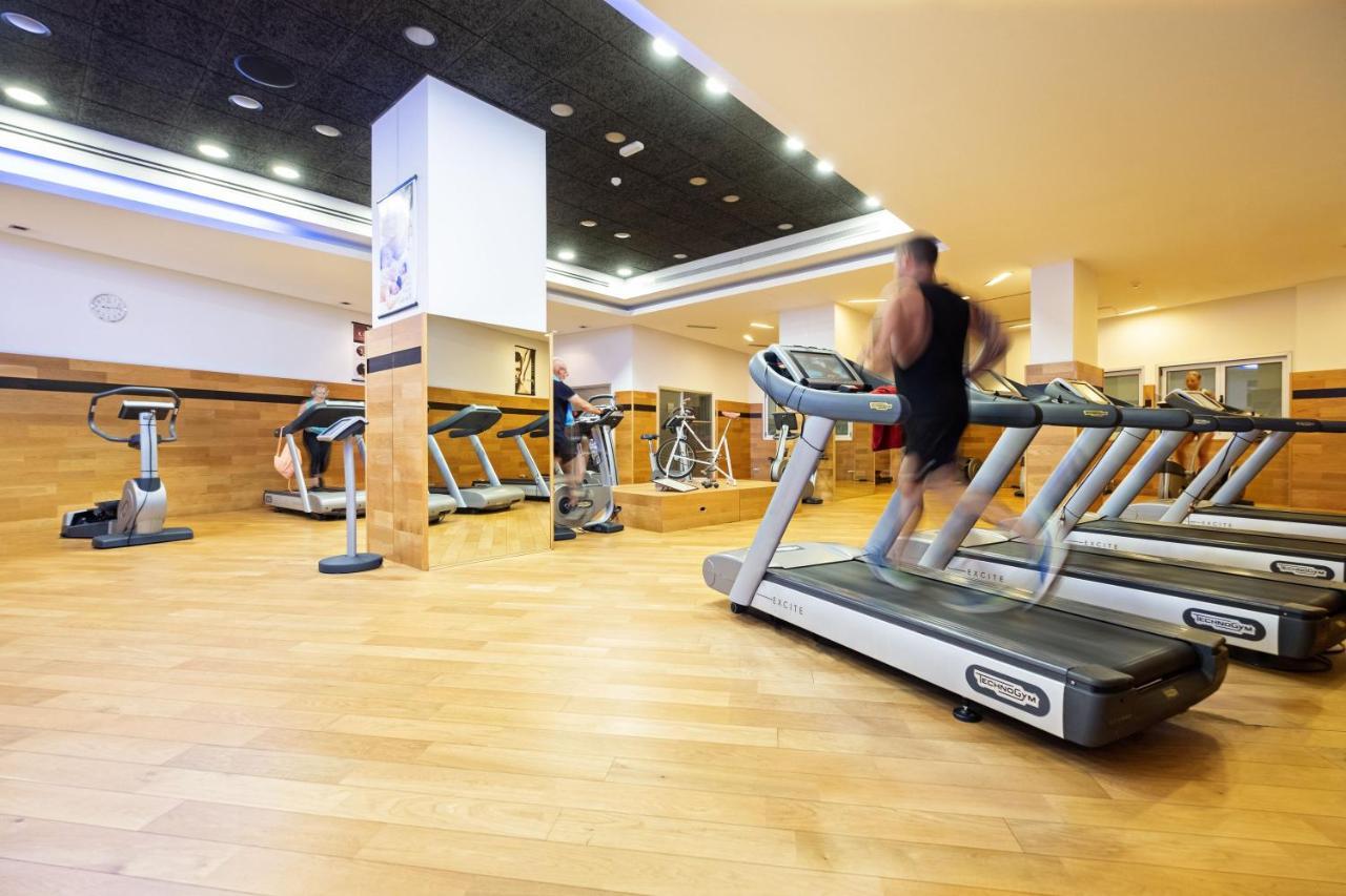 Hotel Envia Almeria Spa & Golf Агуадулсе Екстериор снимка A treadmill in a gym