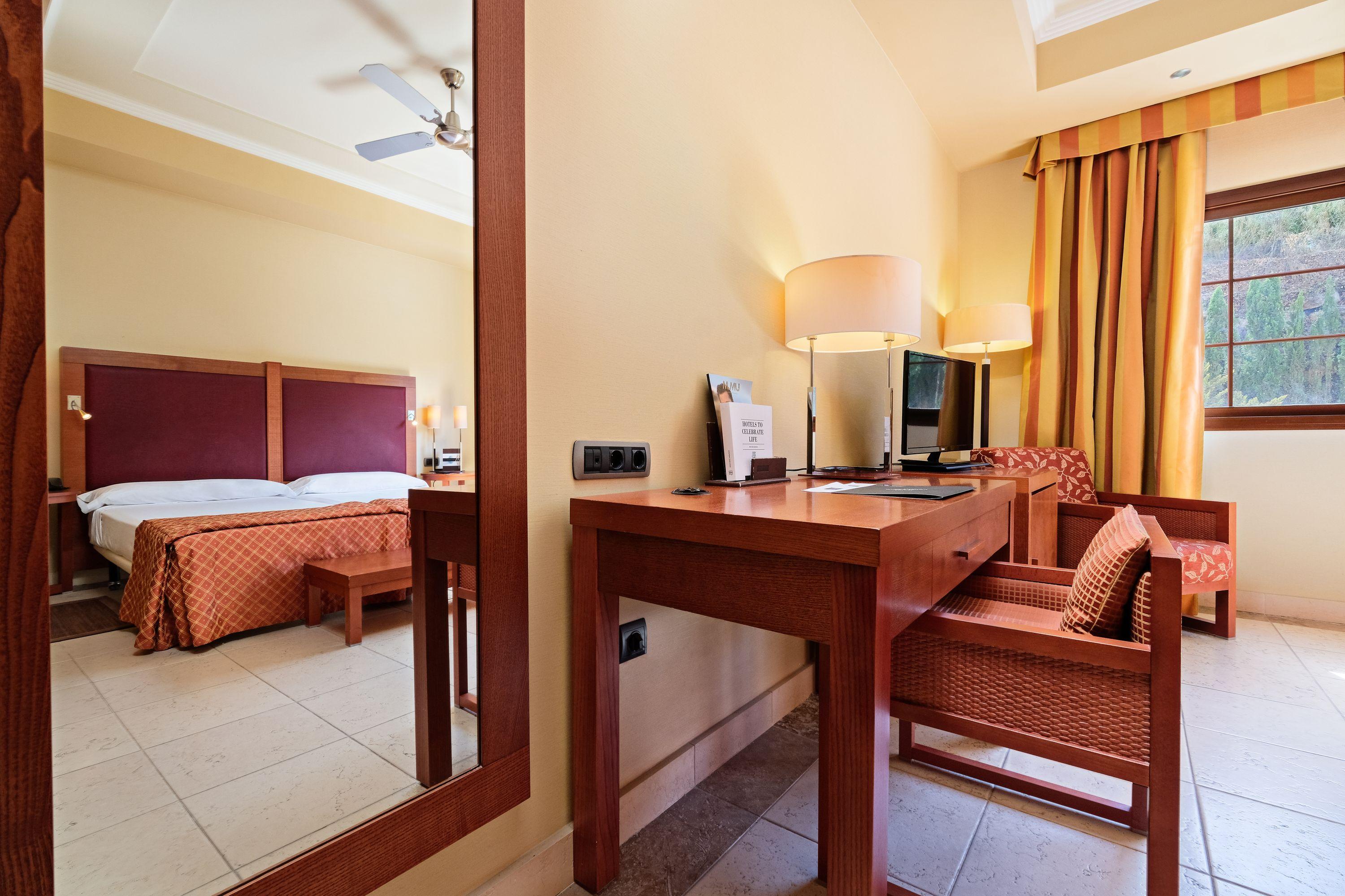 Hotel Envia Almeria Spa & Golf Агуадулсе Екстериор снимка A room at the hotel