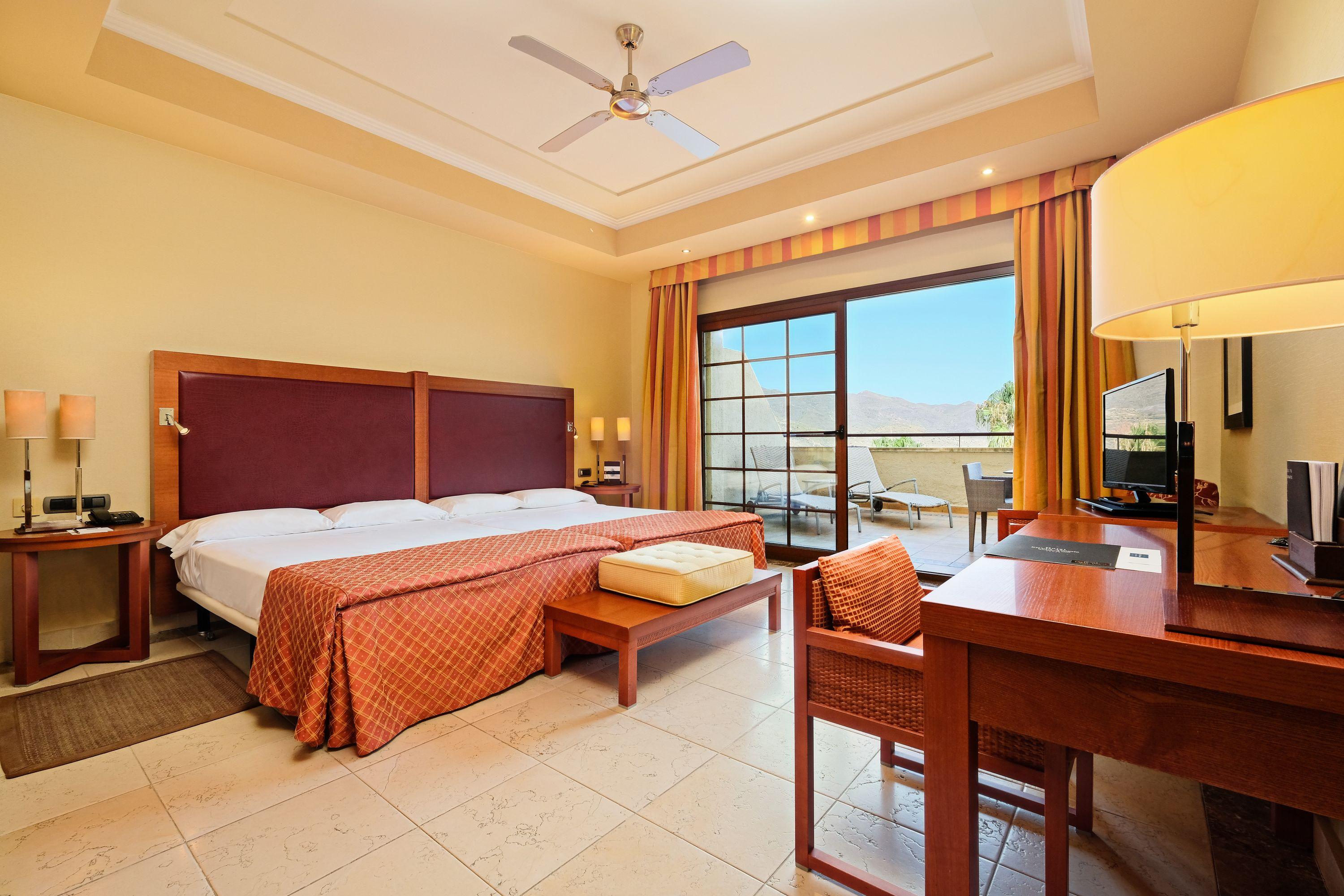 Hotel Envia Almeria Spa & Golf Агуадулсе Екстериор снимка A room at the hotel