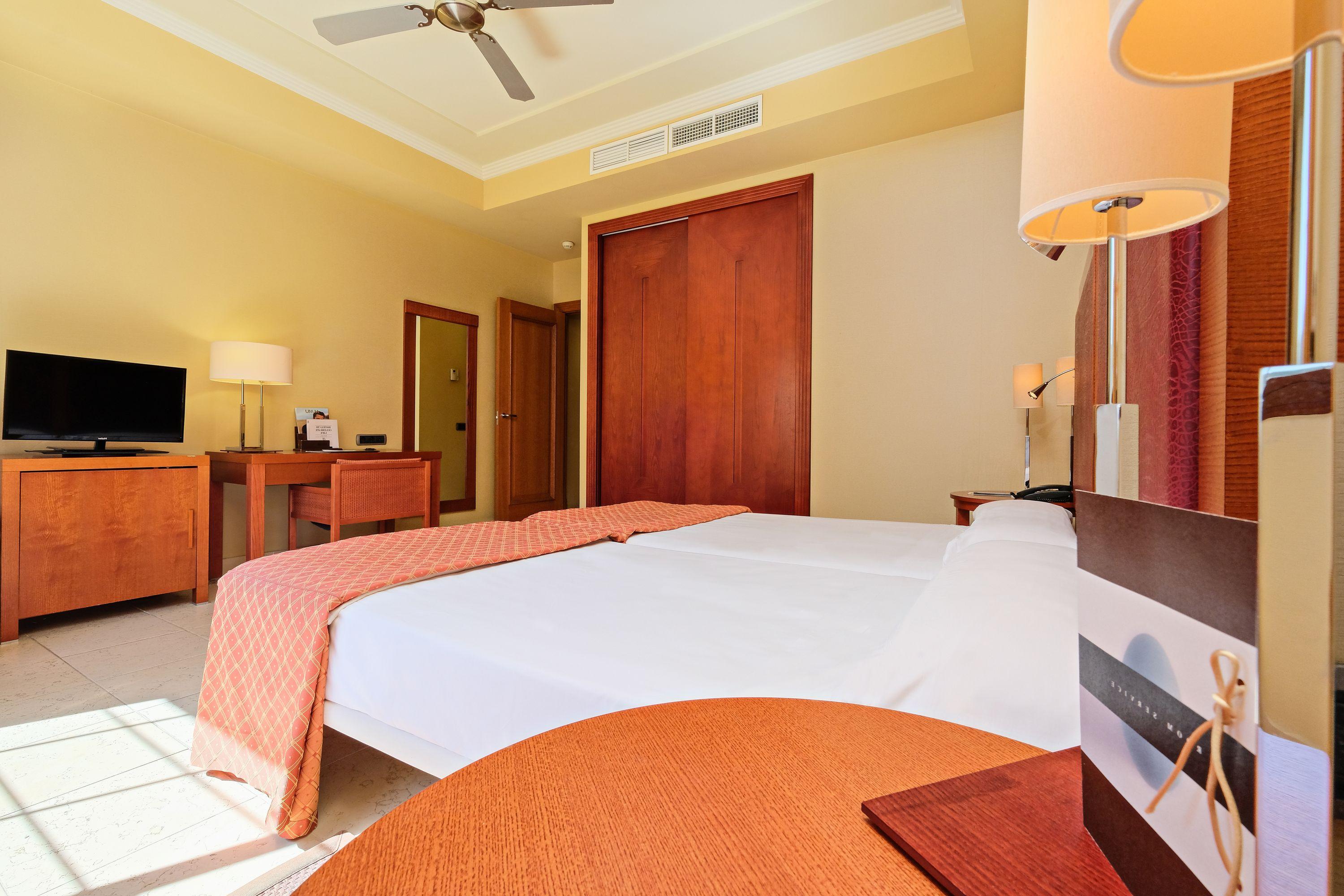 Hotel Envia Almeria Spa & Golf Агуадулсе Екстериор снимка A bedroom at the hotel