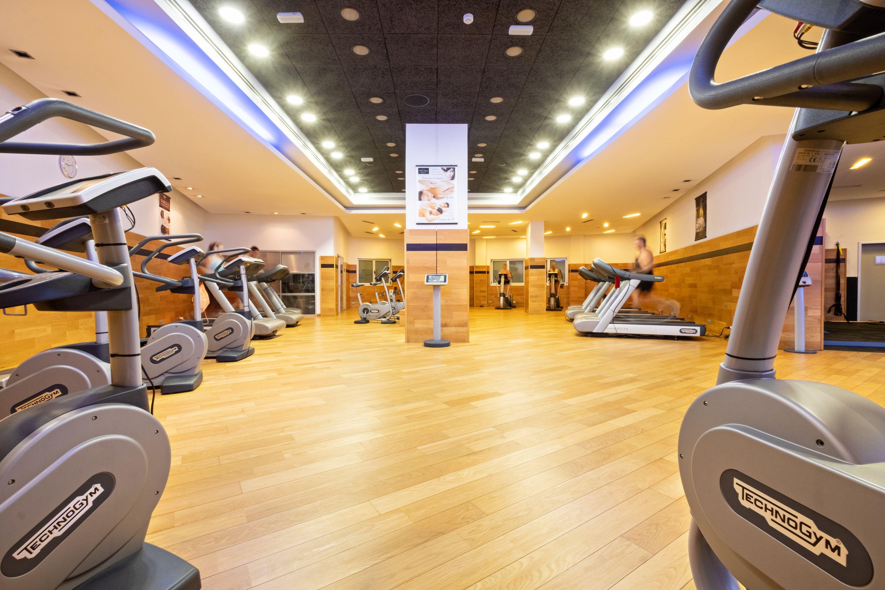 Hotel Envia Almeria Spa & Golf Агуадулсе Екстериор снимка The gym at the hotel