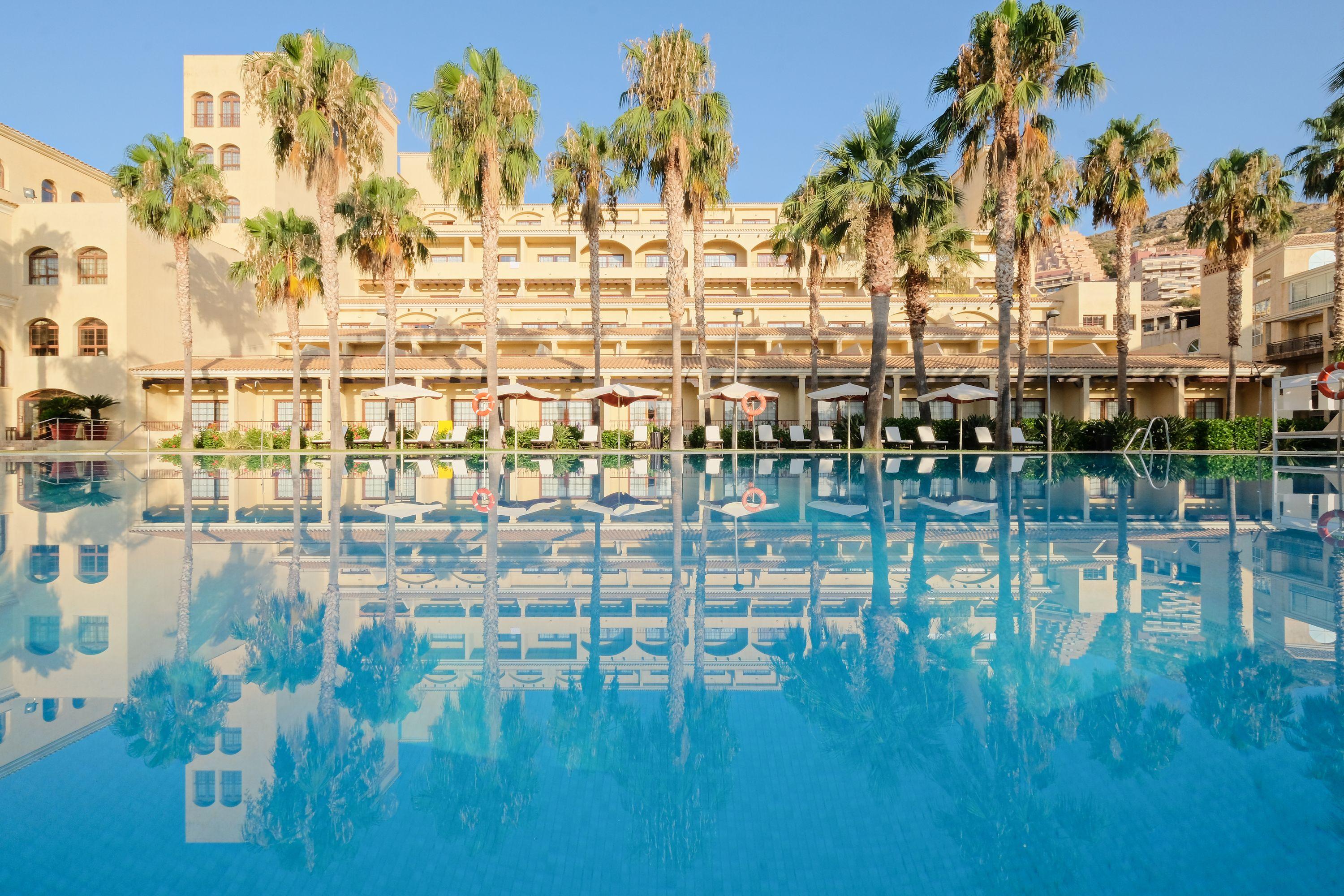Hotel Envia Almeria Spa & Golf Агуадулсе Екстериор снимка The pool at the Royal Olympic Hotel