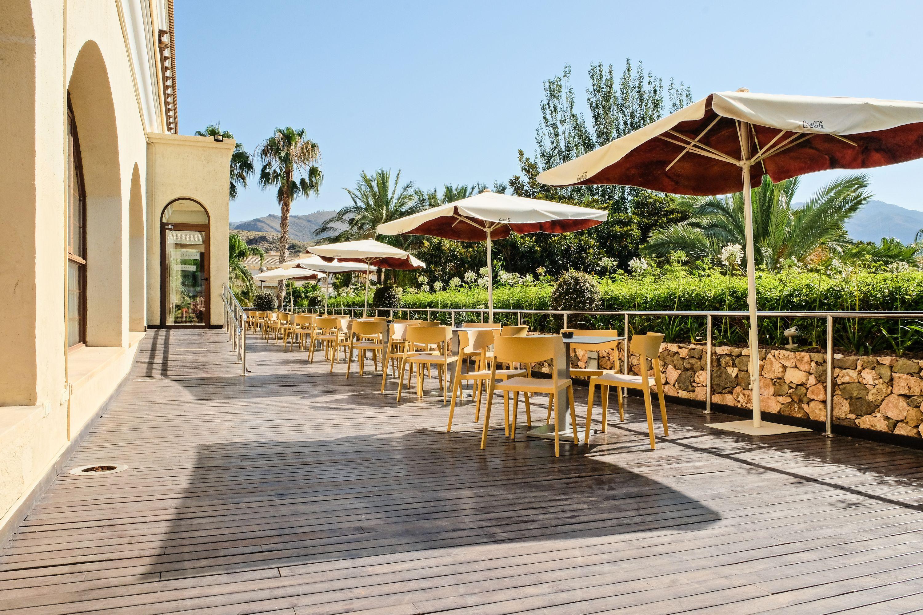 Hotel Envia Almeria Spa & Golf Агуадулсе Екстериор снимка The hotel's terrace