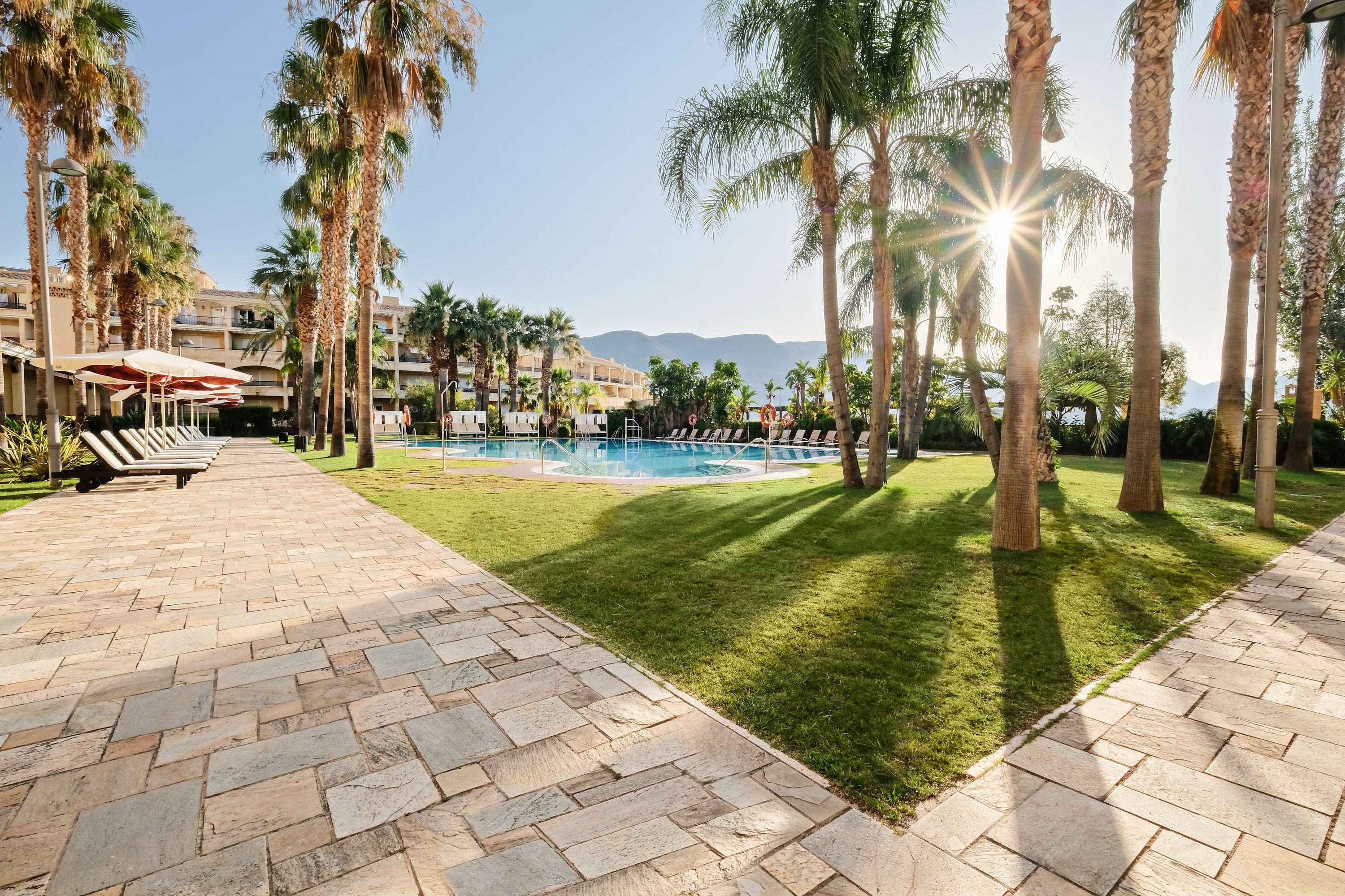 Hotel Envia Almeria Spa & Golf Агуадулсе Екстериор снимка The resort's pool