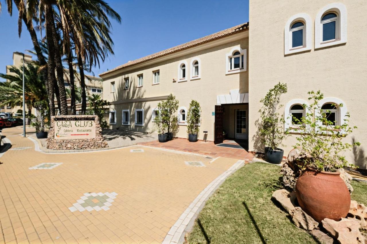 Hotel Envia Almeria Spa & Golf Агуадулсе Екстериор снимка The main entrance of the school