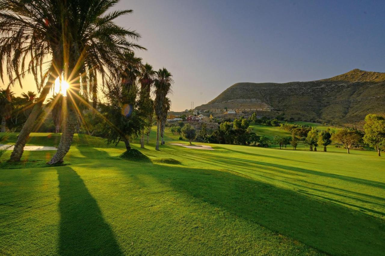 Hotel Envia Almeria Spa & Golf Агуадулсе Екстериор снимка Golf course at the resort